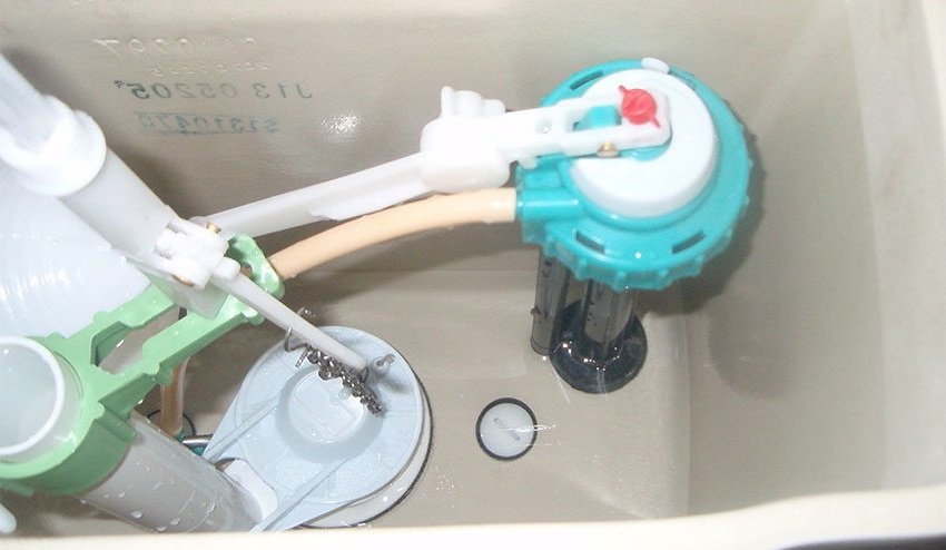 Réparation de toilettes à faire soi-même : que faire si les toilettes fuient ?