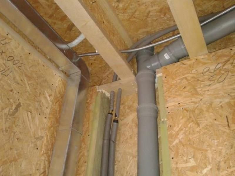 Câblage caché dans une maison à ossature