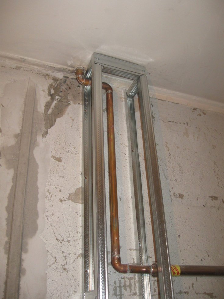 Comment faire une boîte pour les tuyaux dans une salle de bain en plastique de vos propres mains