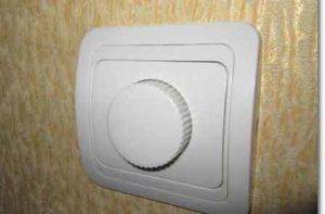 Qu'est-ce qu'un gradateur et comment ça marche: le dispositif et le principe de fonctionnement d'un gradateur typique