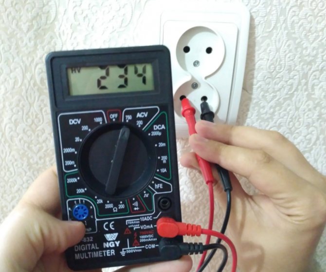 Comment vérifier la tension dans la prise avec un testeur - tout sur l'électricien