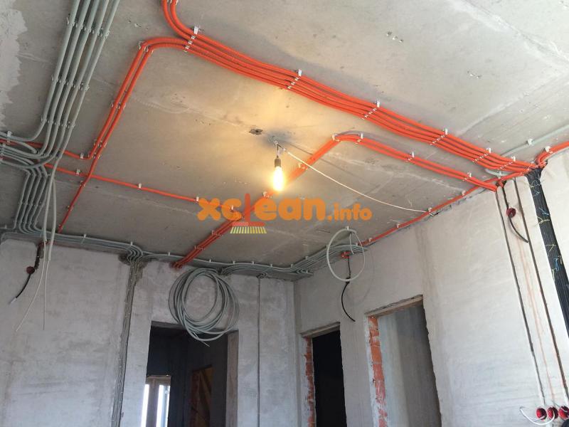 7 façons d'organiser soigneusement les fils et les rallonges