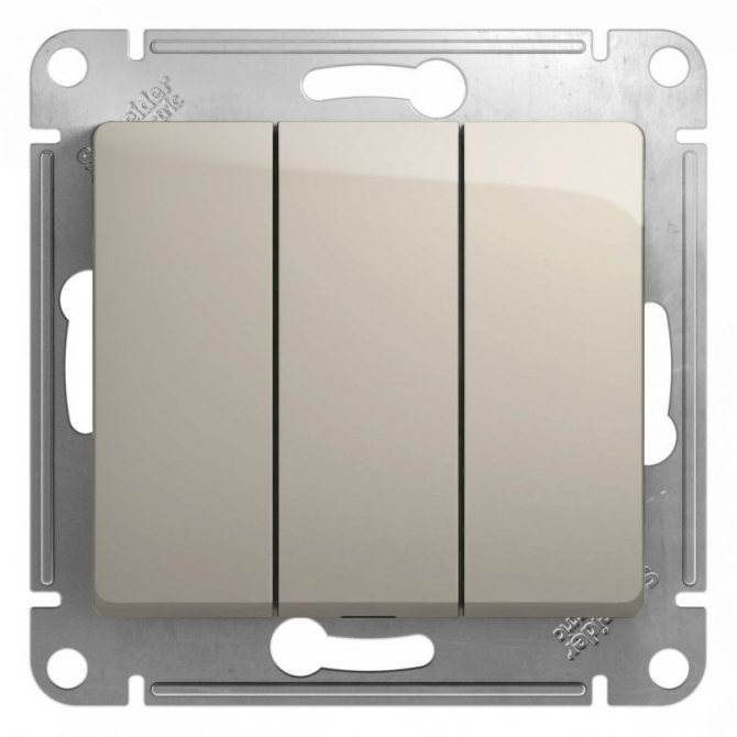 Comment choisir et connecter correctement un interrupteur à trois gangs