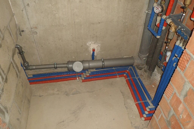 Remplacement des canalisations d'égout dans un appartement: quoi de mieux changer pour + un exemple de travail