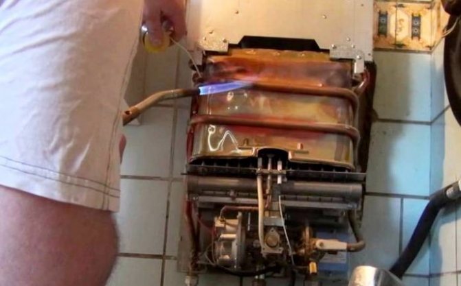 Réparation d'échangeur de chaleur à colonne de gaz à faire soi-même: les principales étapes de la soudure d'un radiateur en cuivre