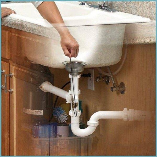 Pourquoi la salle de bain sent-elle les égouts et comment éliminer les odeurs désagréables