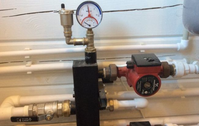 Schéma de raccordement de la pompe de circulation au système de chauffage - règles d'installation de base