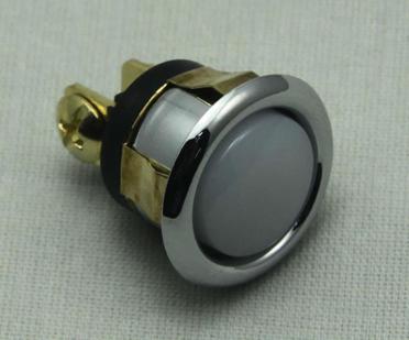 Pourquoi le bouton des toilettes ne coule pas complètement et vous devez le tenir pour le rincer complètement