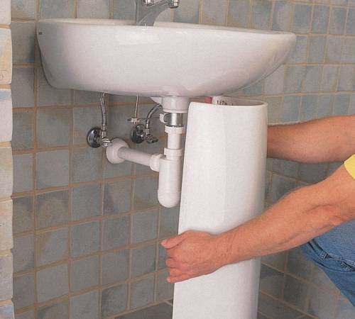 Fixation du lavabo au mur dans la salle de bain - instructions étape par étape