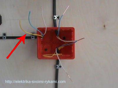 Comment connecter un interrupteur d'éclairage à trois gangs