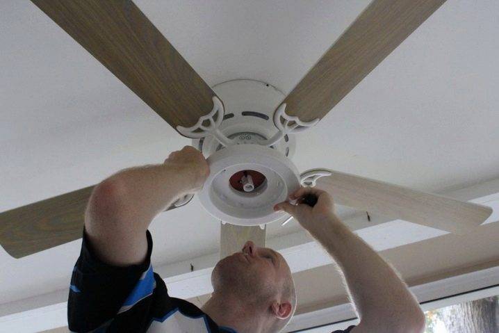 Ventilateur de faux plafond: caractéristiques de sélection et subtilités d'auto-installation
