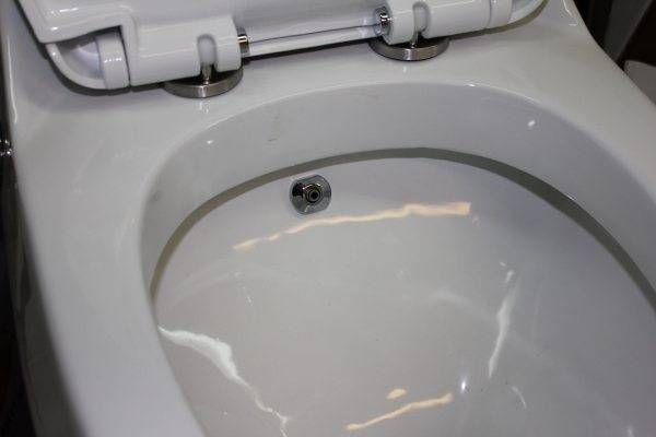 Monobloc WC : appareil, avantages et inconvénients, comment choisir le bon
