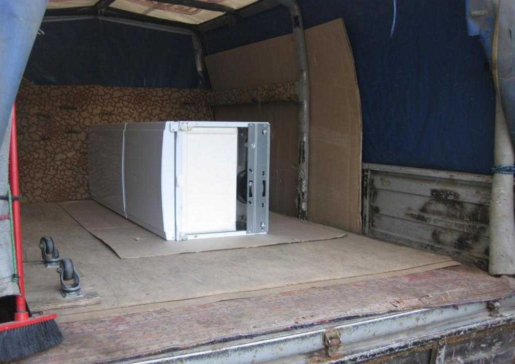 Quand puis-je allumer le réfrigérateur après le transport : allongé