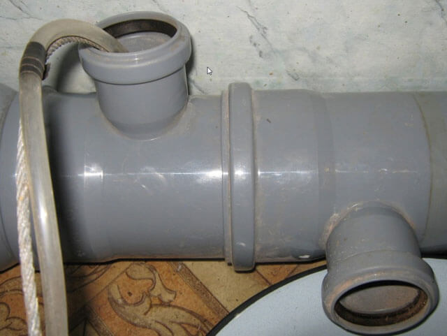 Comment dégeler une conduite d'eau gelée : un aperçu de 5 façons efficaces de résoudre le problème