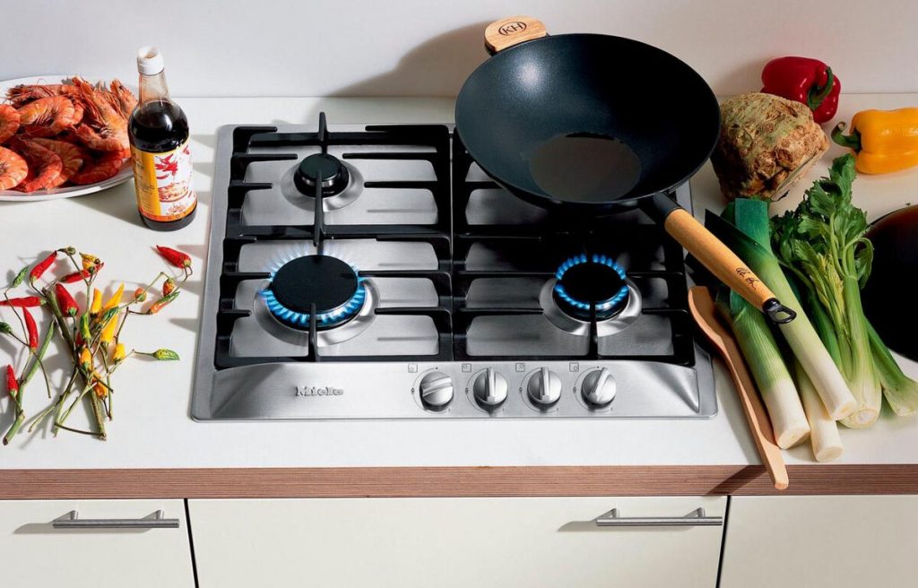 Classement des meilleures cuisinières à gaz en 2019 : avec un four à gaz, avec un four électrique (top 15)