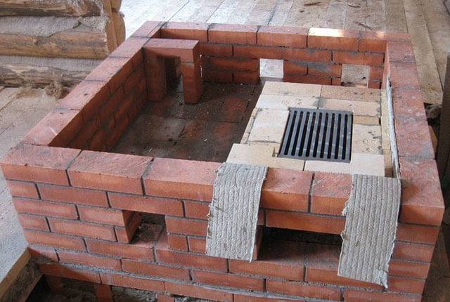 Mini poêle russe à faire soi-même: spécificités et commandes pour la construction d'un poêle compact