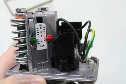 Relais de station de pompage : installation et réglage d'un capteur différentiel de pression d'eau