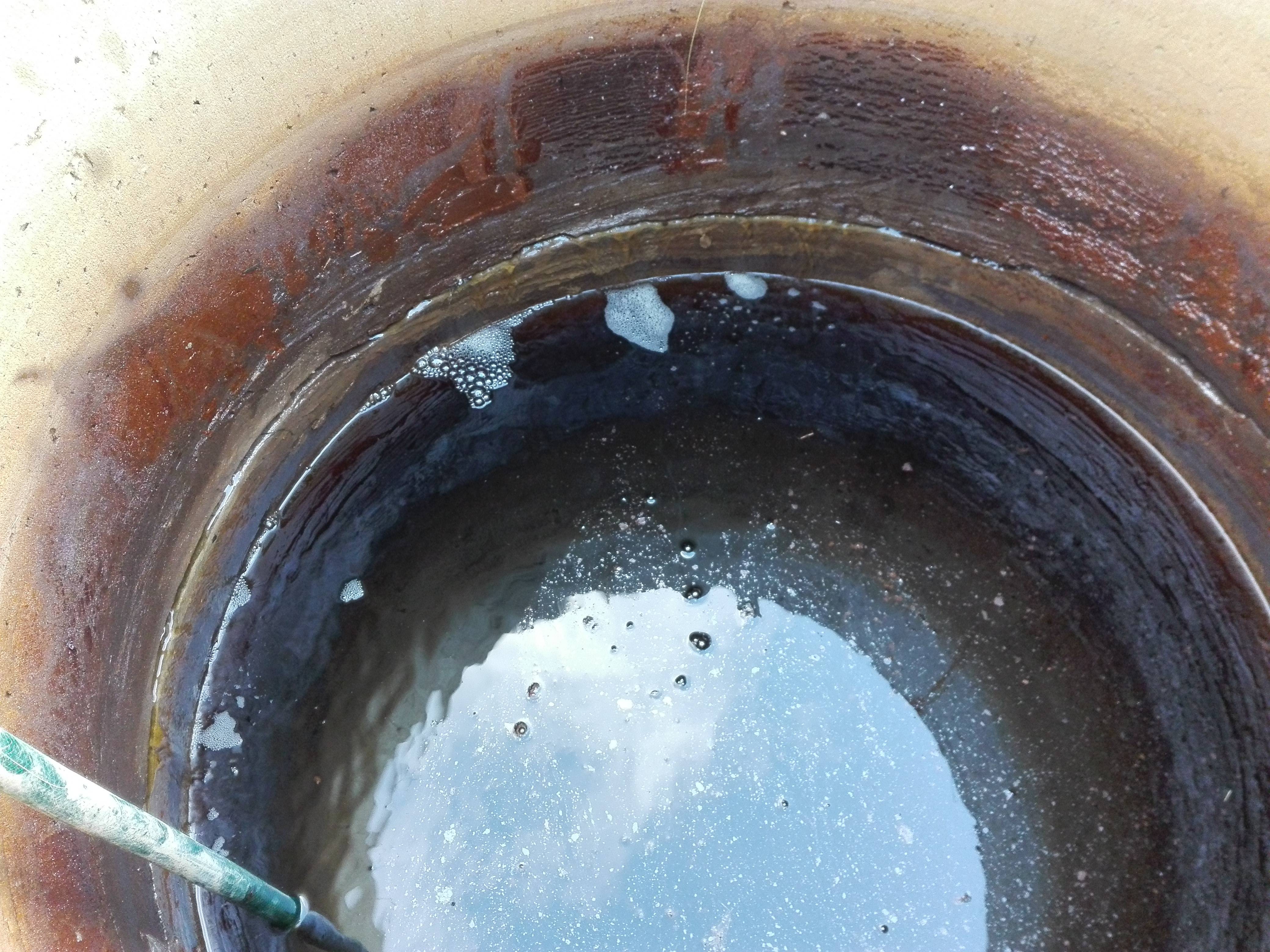 Pourquoi l'eau de puits devient verte et change